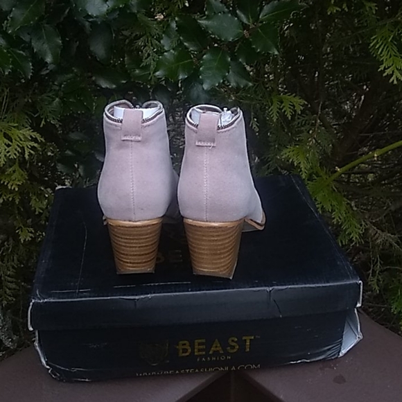 Zipper Ankle Booties - LIKE NEW - Picture 5 of 7